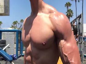 Diego Venice Beach Workout & Posing