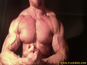Popping up the veins on chest and arms
