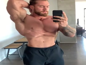 Chris Bumstead - Ginger Muscle God