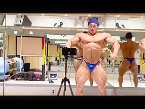 Look at this Chinese bodybuilder: his ass is amazing (1)