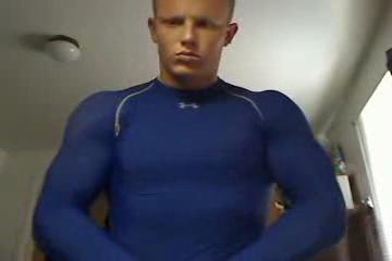 Under Armour Flexing