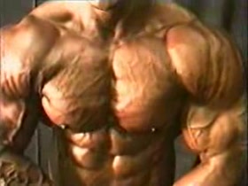 HOT striated bodybuilder posin