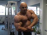 Manuel Bauer - Hugegorillaupperbodyposing