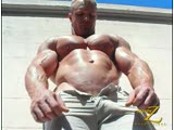 Con D posing