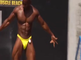 A hung showoff's routine ended with public self-humiliation! :)