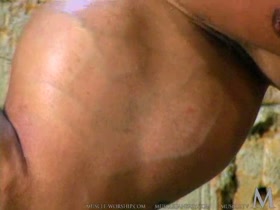 muscleworship-the wall