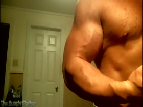 Hunter in Biceps Upclose