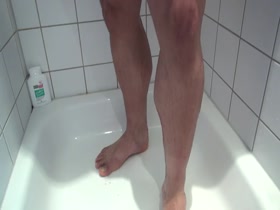 Huge Bodybuilder Shower & JO