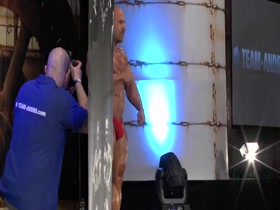 Steve Benthin bouncing his bulge