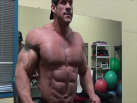 Ryan Fulton Massive Posing