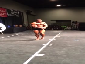 MUSCLEBULL GUEST POSING