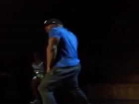 Mike Peele shaking his ass!