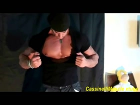 HOT MUSCLE MAN !