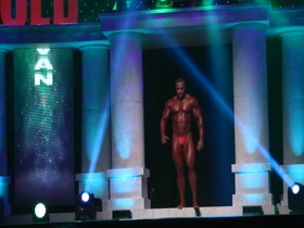 Arnold Classic 2015 Finals - Evan Centopani Posing Routine