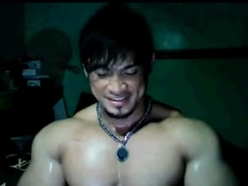 HOT ASIAN MUSCLE !