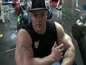 Dallas Mccarver trains arms