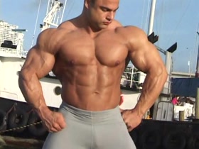 DANNY HINDALOV - REAL BEEF !