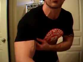 Mafiaartist teasing with bulging veins and bouncing pecs