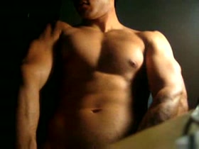 Japanese Muscle Hunk Webcam