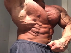 Muscle God flexing 2