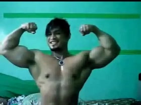 ASIAN BODYBUILDER !