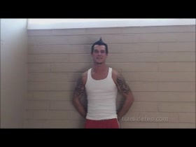 Twink vs bodybuilder