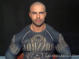 AWESOME BODYBUILDER !