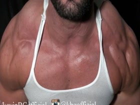 Kevin freaky trap muscle flexing