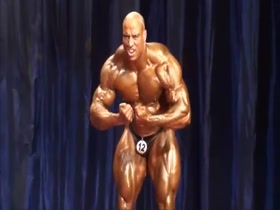 Sexy Egyptian Giant - Posing Routine