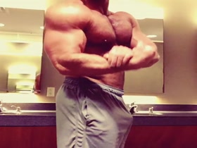 Hung Muscle Daddy