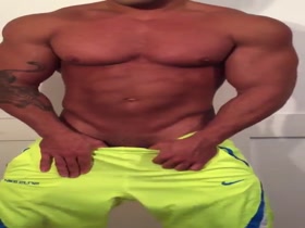 MUSCLE TEASE !