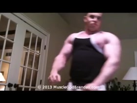 MuscleGodBrendan pumping and flexing 2013