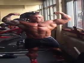 MASSIVE MUSCLE !