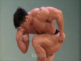 Masashi Suzuki guest pose