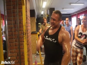 Kiss the bodybuilder part 1