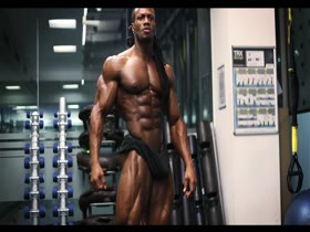 Huge bulge bodybuilder Ulisses Jr