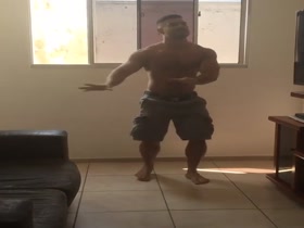 LEON - HOT BODY ! 2