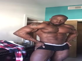 BLACK MUSCLE !