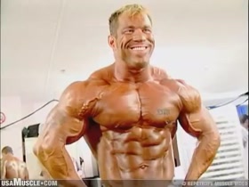 Cameron Mitchell shows off his quads