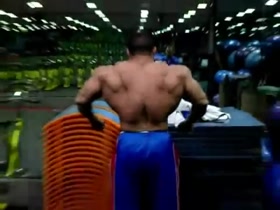 Mohamed Salama flexing