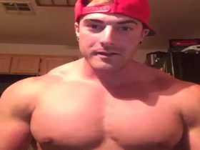 CUTE MUSCLE GUY !