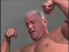 Muscle daddy Derek Steel