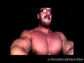 HOT BODYBUILDER !
