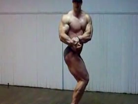 HOT BODYBUILDER !