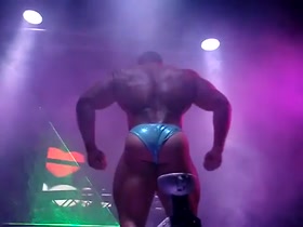 HOT BODYBUILDER  !!!