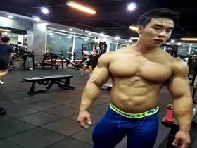 Hwang In Jae checking himself out