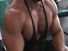 Manuel Romero chest pumping