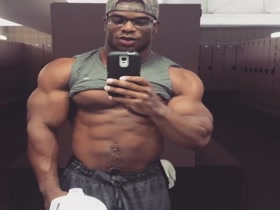 Donte Franklin showing off