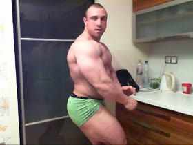 HOT BODYBUILDER ! 3