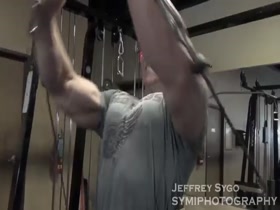 Eric Barrenger trains chest